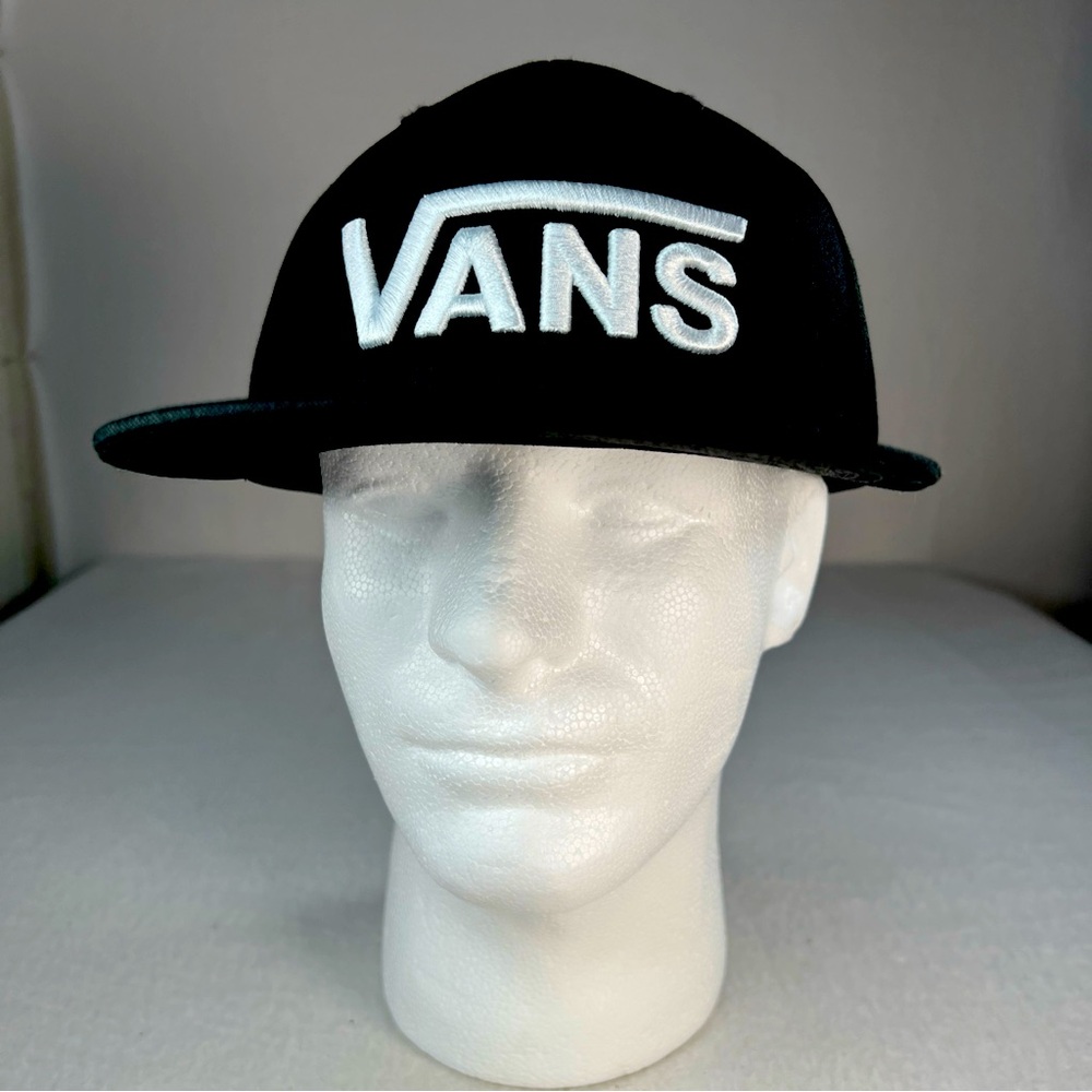 VANS Classic SNAPBACK Cap HAT Unisex One Size Black White NWT